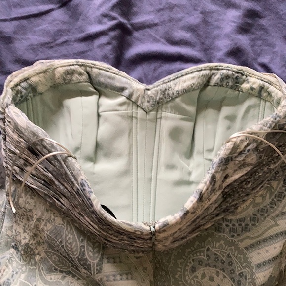 Carmen Marc Valvo Blue Paisley Gown - Picture 5 of 12